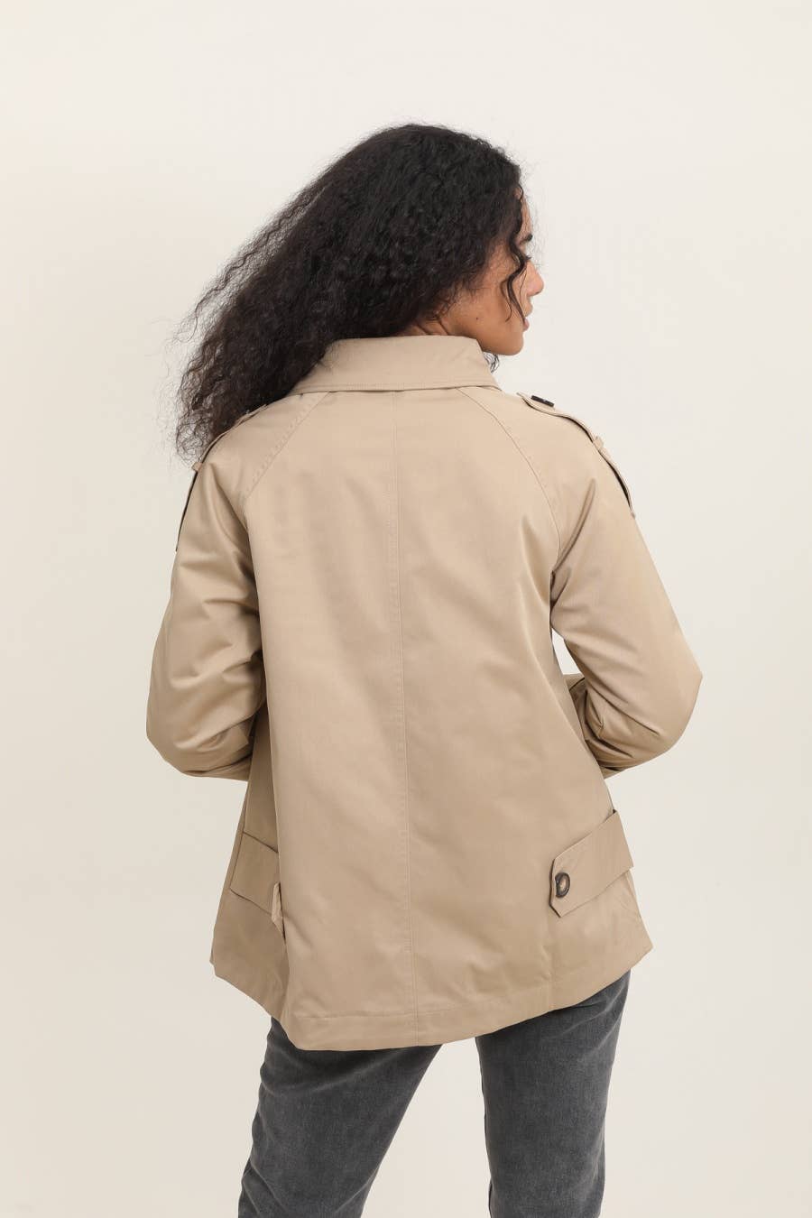 Attrait Paris - Vendita all'ingrosso Trench - Donna - Trench coat corto con bottoni invisibili6