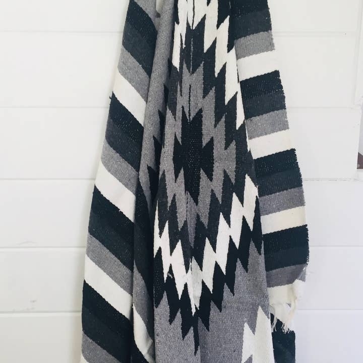 White Cap Diamond Throw Blanket for wholesale by Mahalo Market