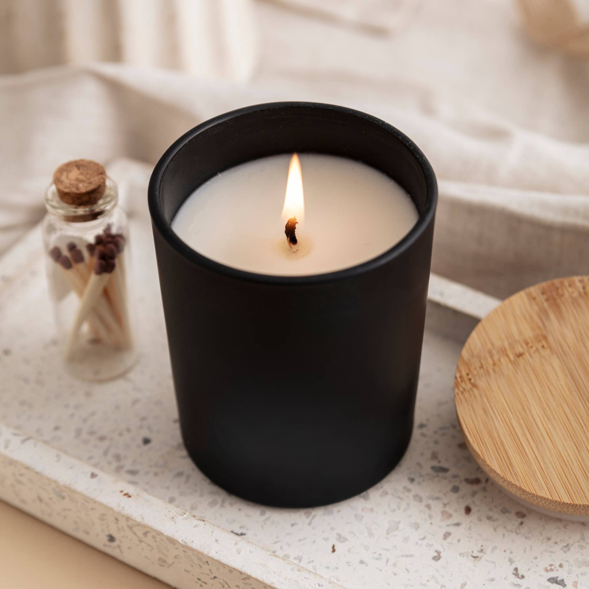 Happy Inky - Vente Bougie en bocal - Bougie végane en cire de soja avec couvercle en bois – pots noirs ou blancs2