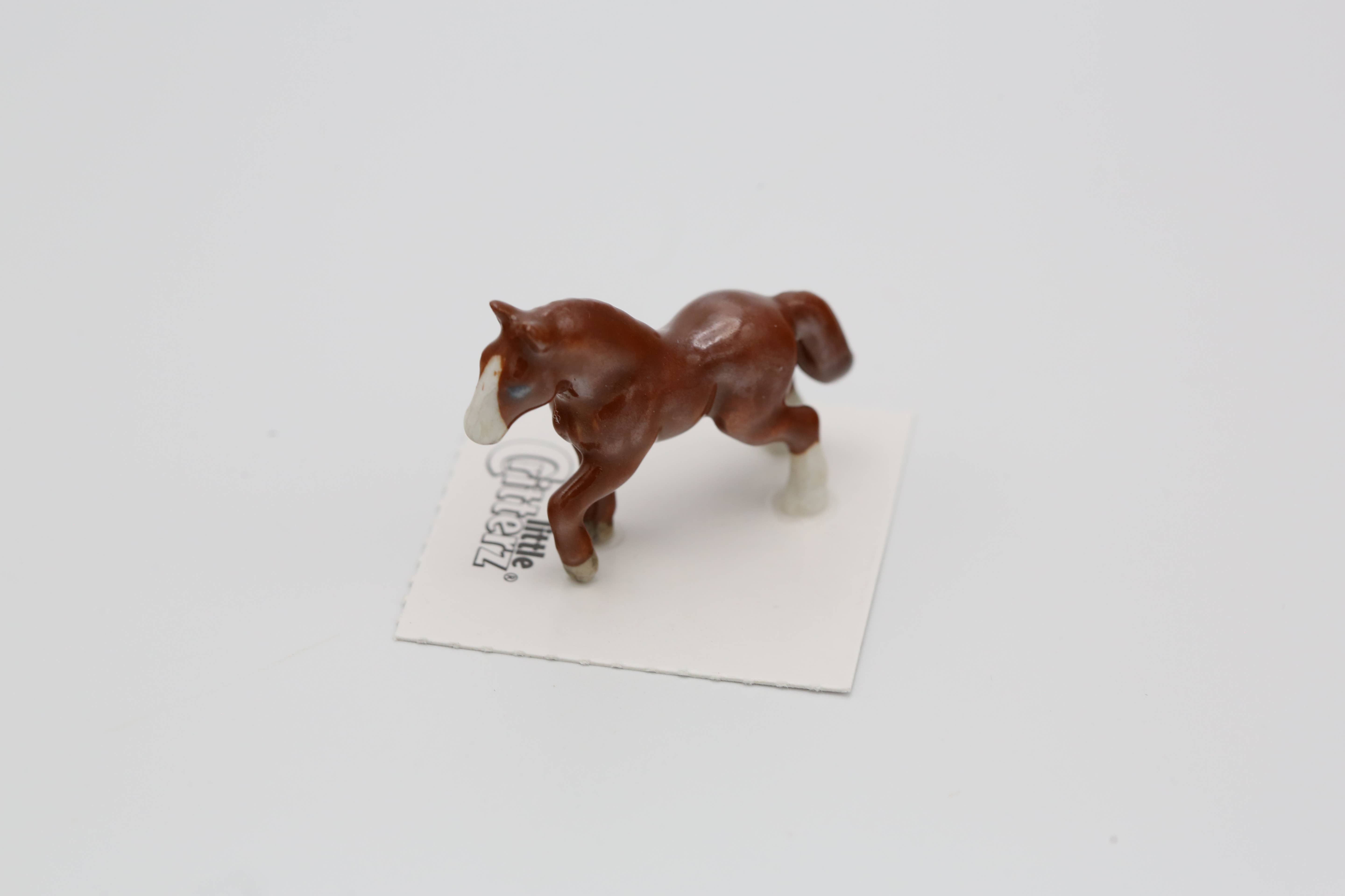 Little Critterz - Wholesale Decorative Figurine - Chestnut Thoroughbred Porcelain Miniature1