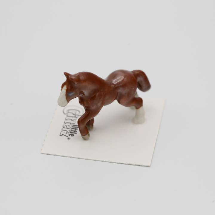Little Critterz - Wholesale Decorative Figurine - Chestnut Thoroughbred Porcelain Miniature1