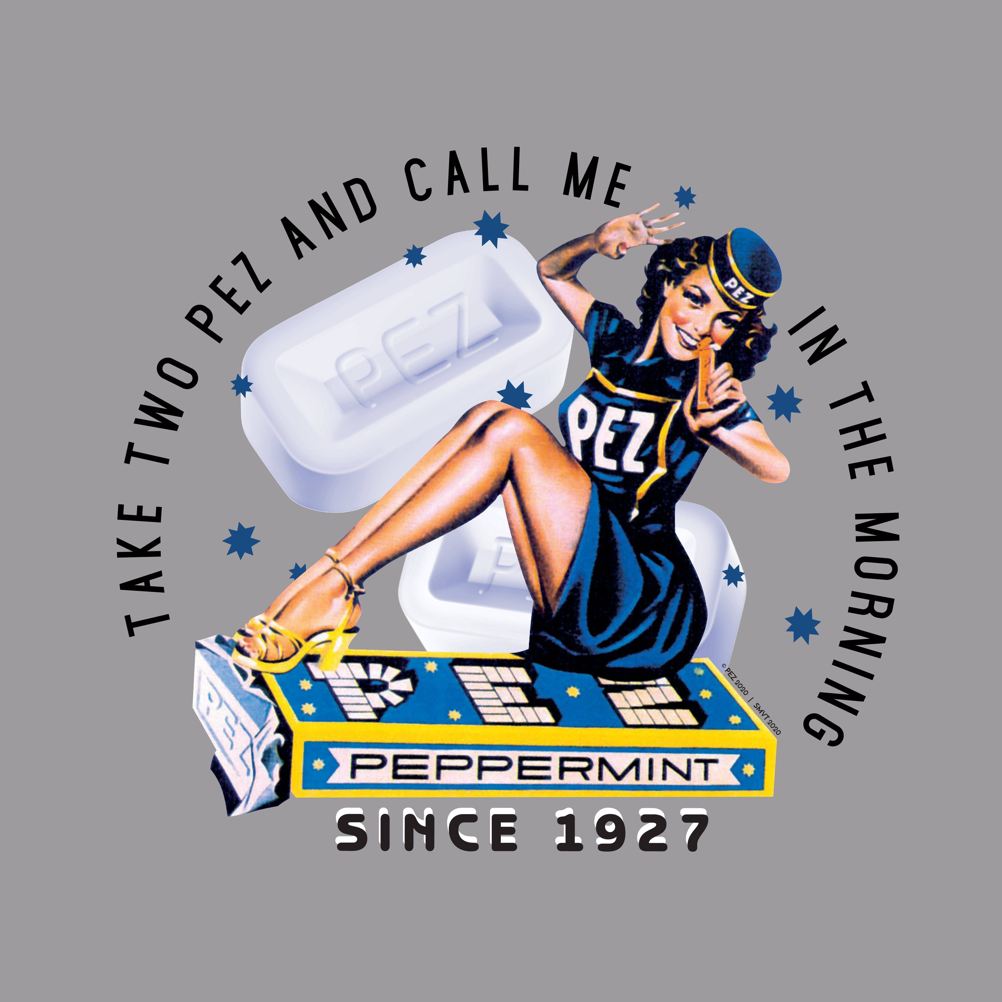 Gris Sport PEZ® Vintage Pin Up Girl | Prenez deux PEZ et appelez-moi le matin Tee en vente sur Faire1