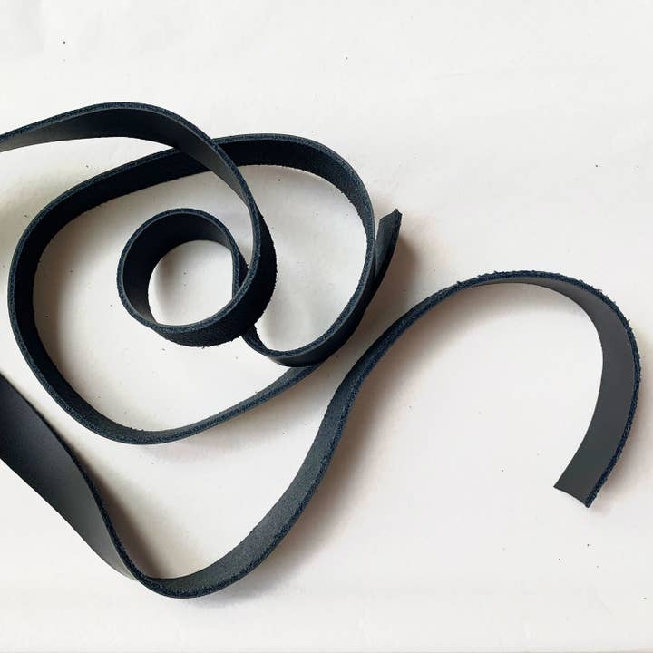 Sew Hungryhippie LLC - Wholesale Craft Supplies - Leather Strap 3/4" black2