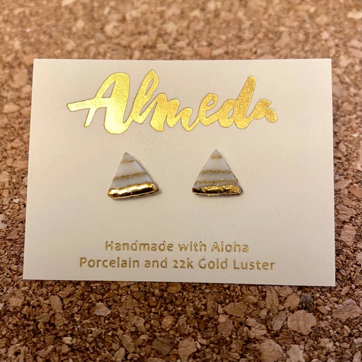 Sandy Stud Triangle (55-SST) for engroshandel hos Almeda Jewelry