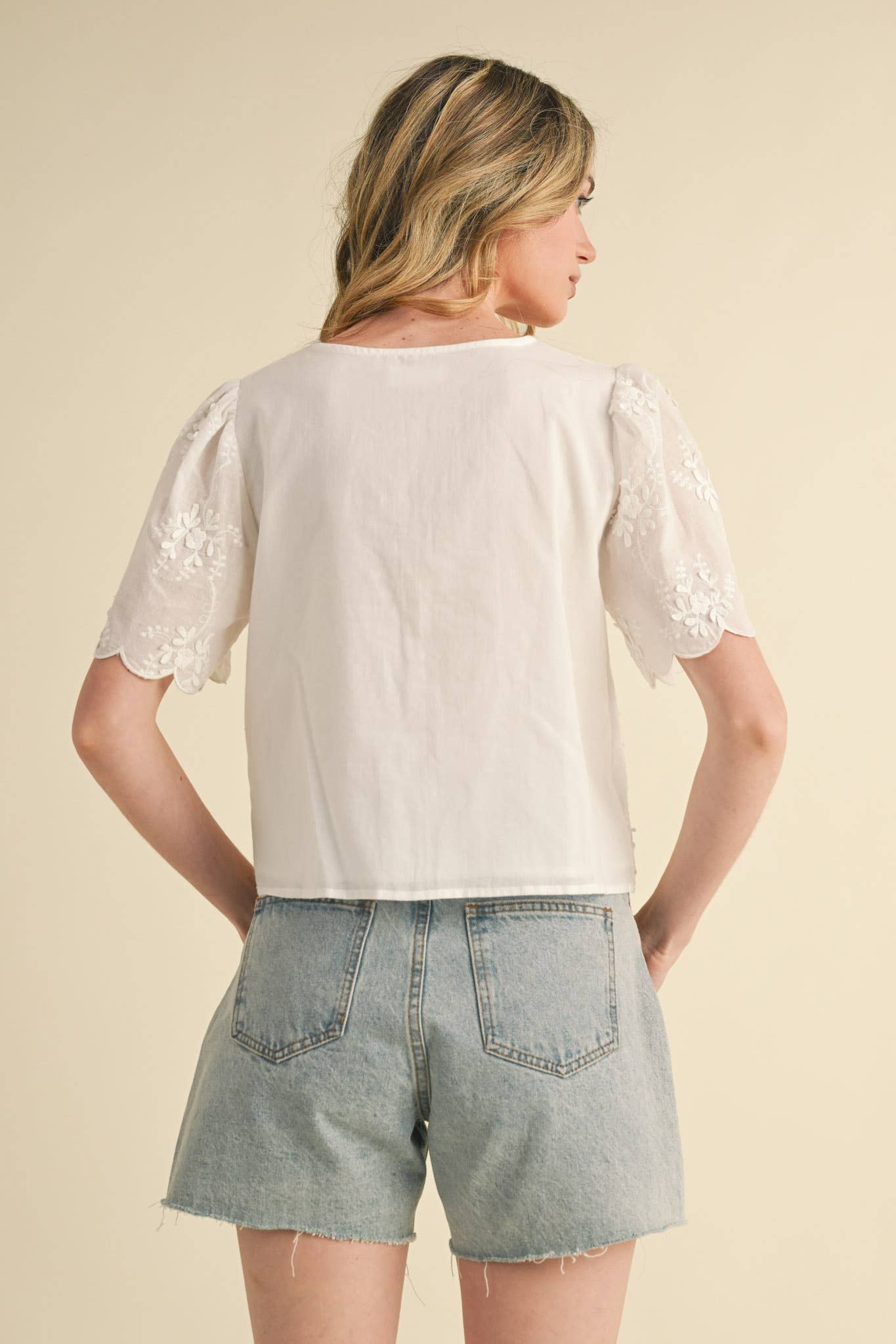 &MERCI - Wholesale Blouse - Women's - TIE FRONT COLLARED LACE TOP MTP37098