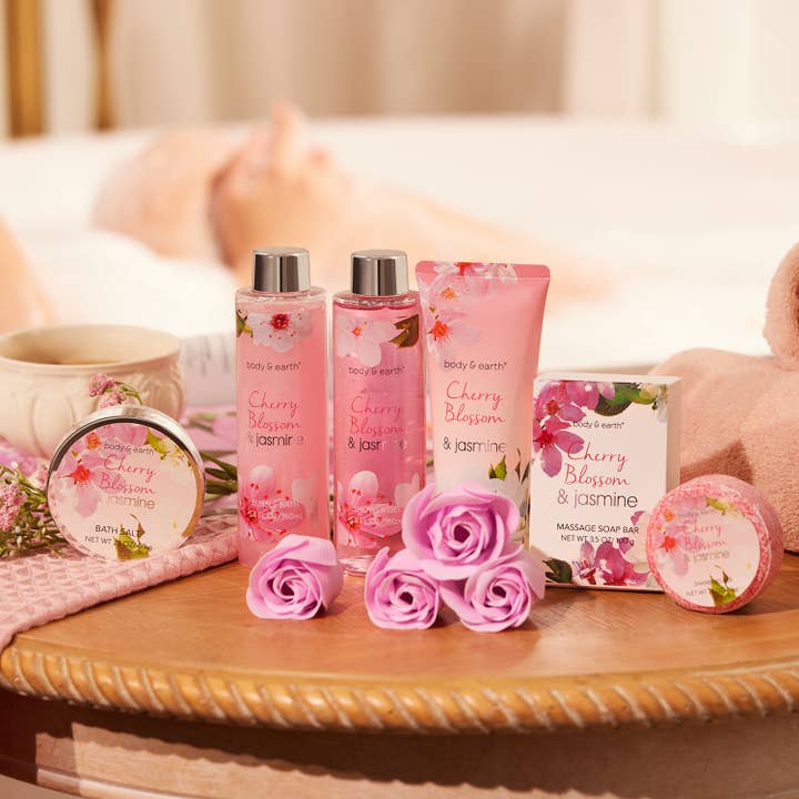 Body & Earth - Wholesale Set met bad- en lichaamsproducten - Body & Earth Giftset Roze badkuip - Cherry Blossom & Jasmine