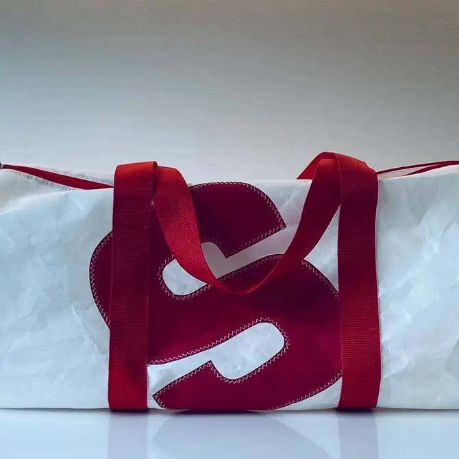 Sac de sport en toile de voile recyclée personnalisé Zero Waste Sport pour la vente par Bientot Dimanche