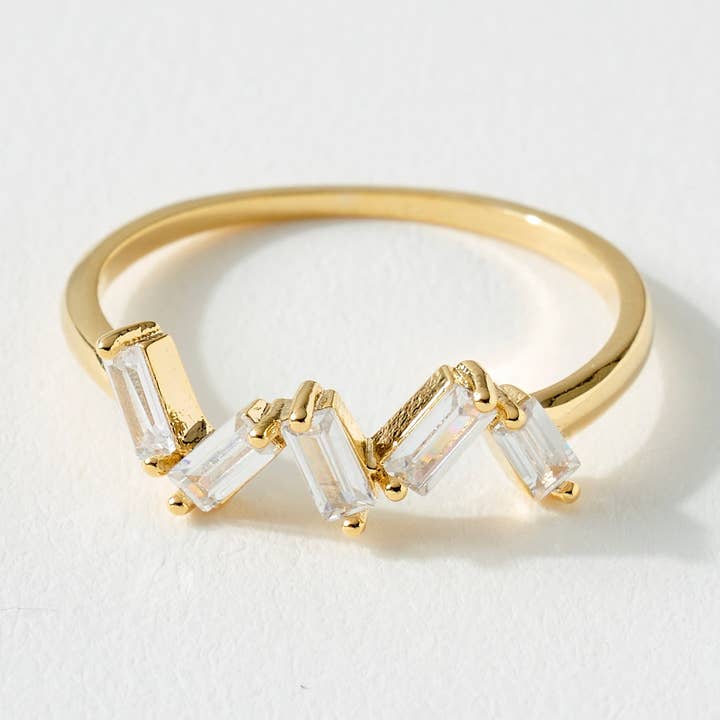 Zickzack-Ring aus kubischem Zirkonia, Mehrstein-Ring, CZ Gold, hypoallergen. für den Großhandel von Verita Lane