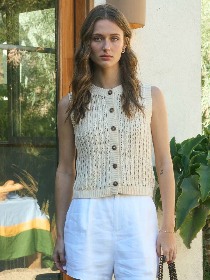 The Workshop Studio - Vente Cardigan – femme - CARDIGAN EN MAILLE SANS MANCHES À COL ROND AVEC BOUTONS13