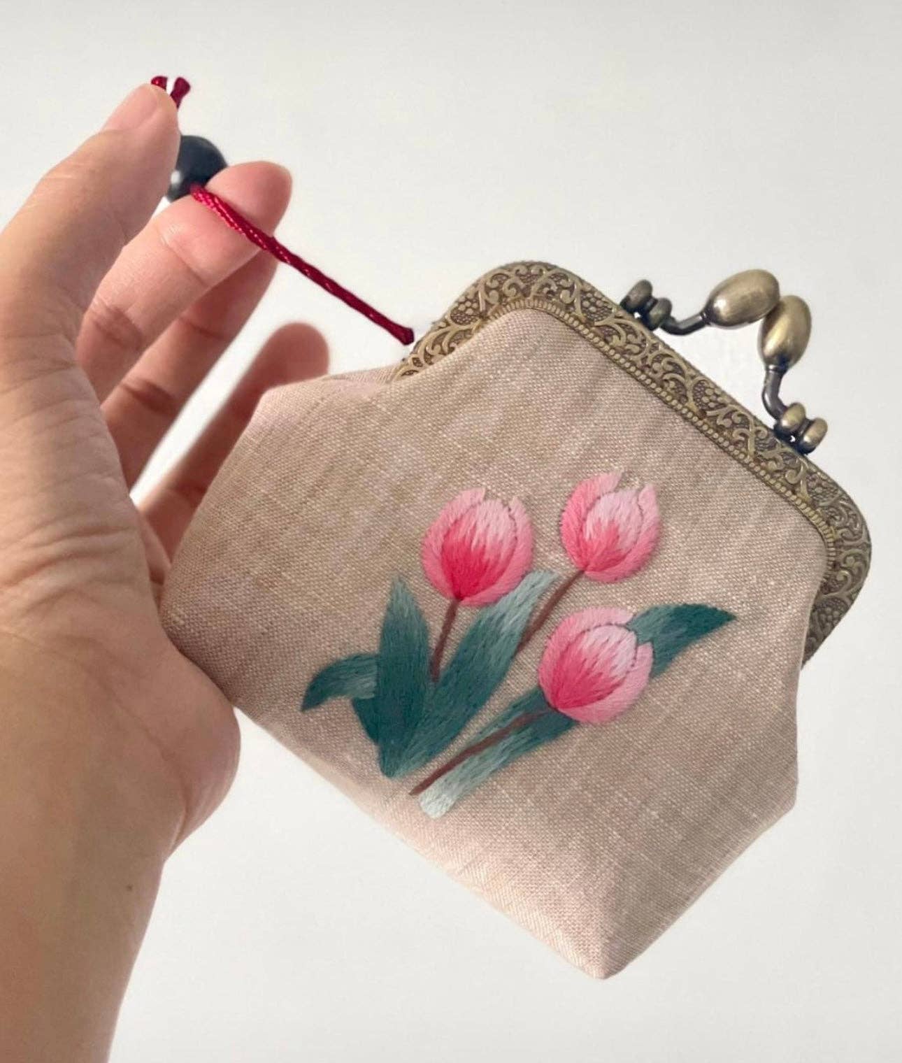 Quince Fables - Wholesale Coin Purse - Women's - Tulip Embroidered Beige Coin Purse1