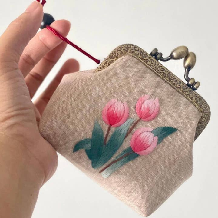 Quince Fables - Wholesale Coin Purse - Women's - Tulip Embroidered Beige Coin Purse1