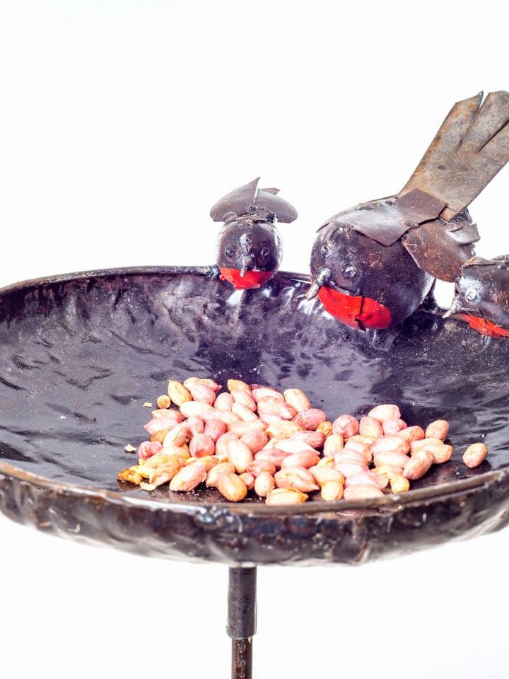 Mangeoire à oiseaux en métal Robin sur bâton pour la vente par Zimba-Arts