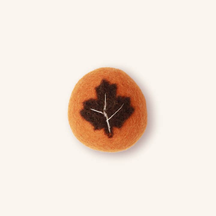Handmade Maple Leaf Wool Cat Toy for wholesale by Moricat