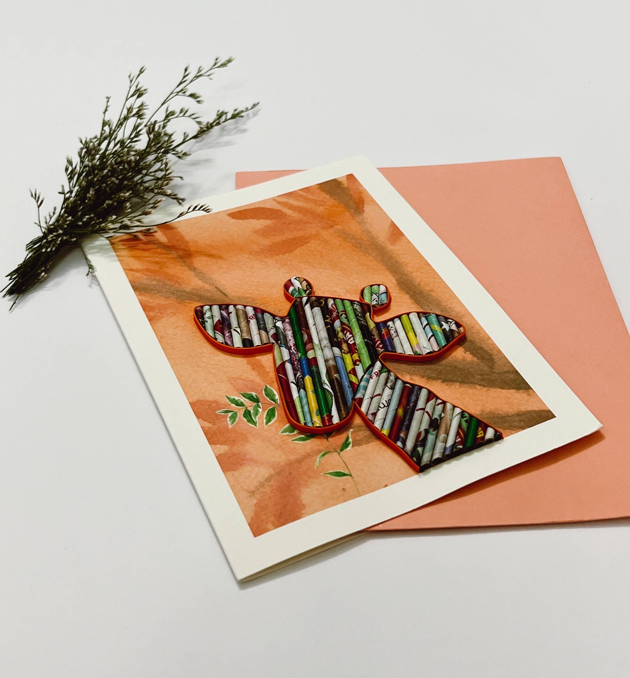 Loving Nature - Vente Carte de vœux classique - Carte girafe fabriquée à la main par Recycled Magazine2