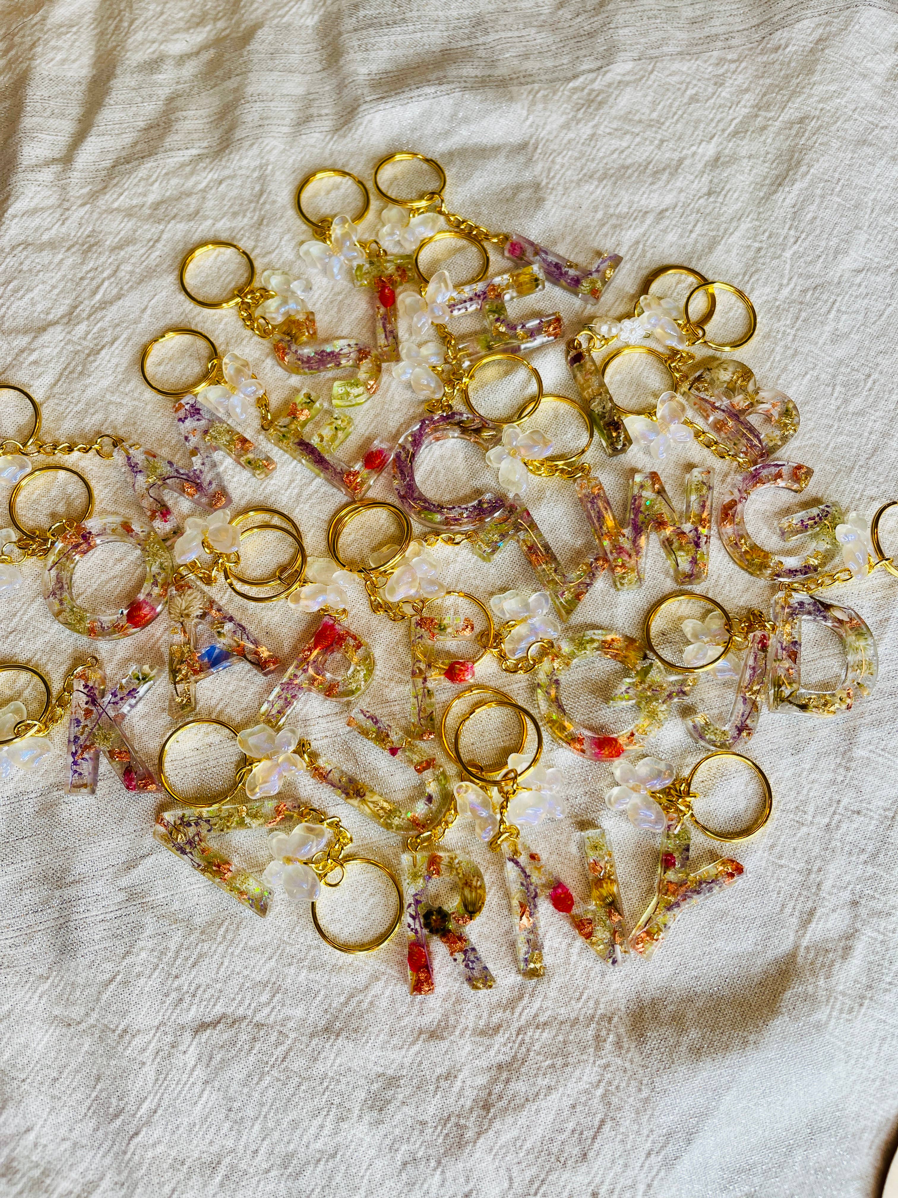 Handmade clay and resin Jewelry - Wholesale Keychain - Women's - Handmade dried floral resin monogram letter keychain5