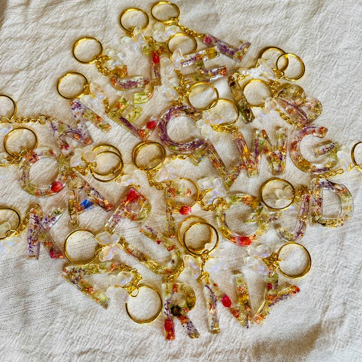 Handmade clay and resin Jewelry - Wholesale Keychain - Women's - Handmade dried floral resin monogram letter keychain5