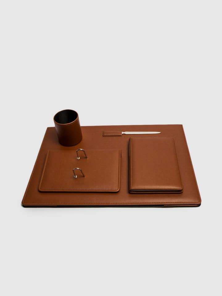 Bureau en cuir - ensemble de 5 pièces pour la vente par NADAL & CO