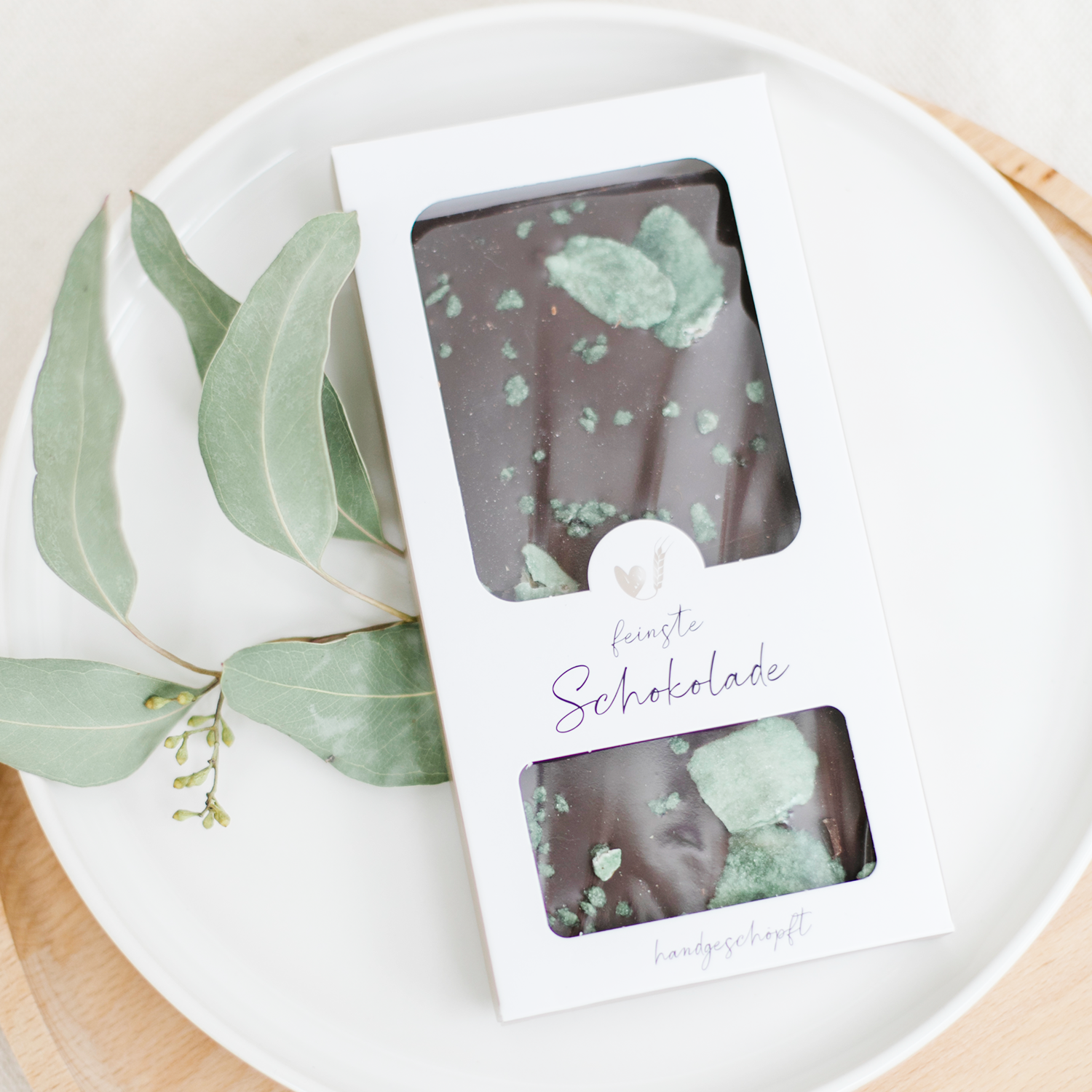 Bake Affair GmbH - Wholesale Chocolate Bar - dark chocolate - candied mint flower2