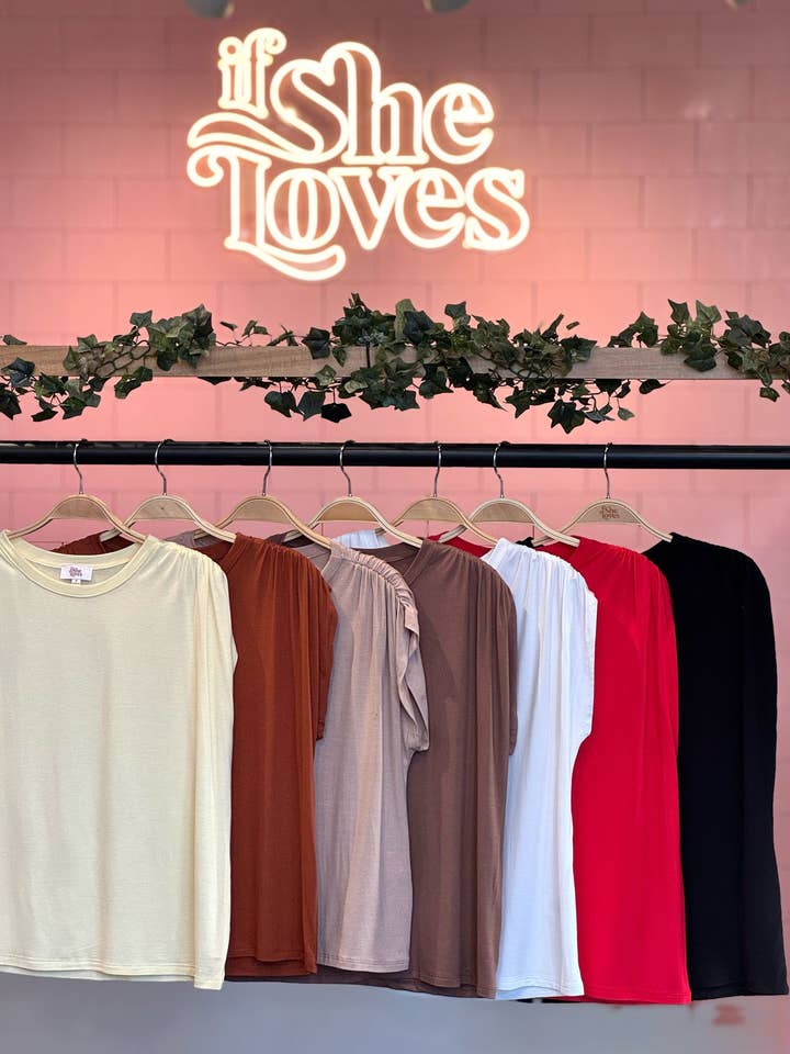 IST1123B Top Freesia per la vendita all'ingrosso da parte di If She Loves