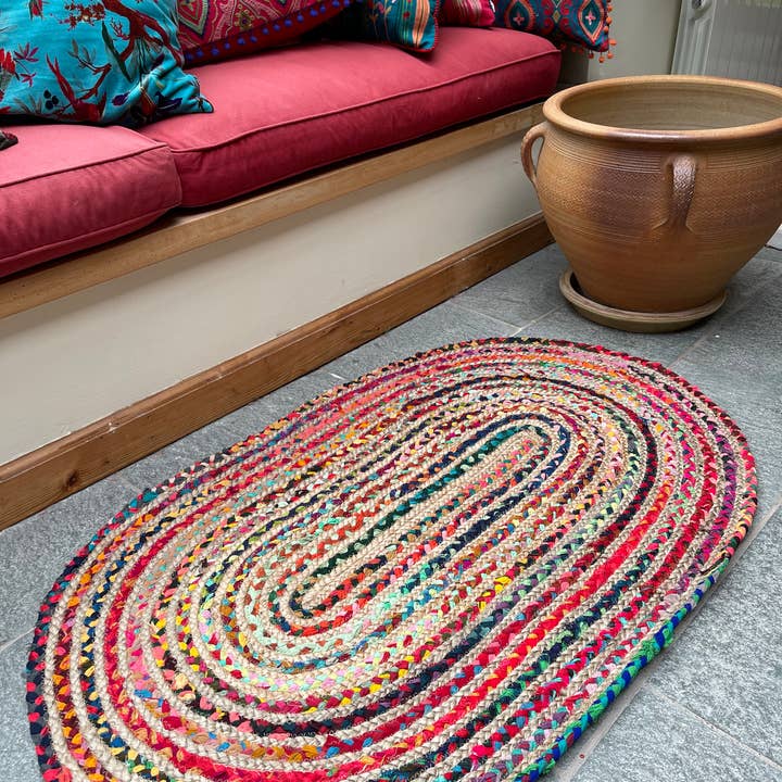 Second Nature Online – wholesale Matta – MISHRAN oval matta i jute med flätad handvävd design av återvunnet tyg