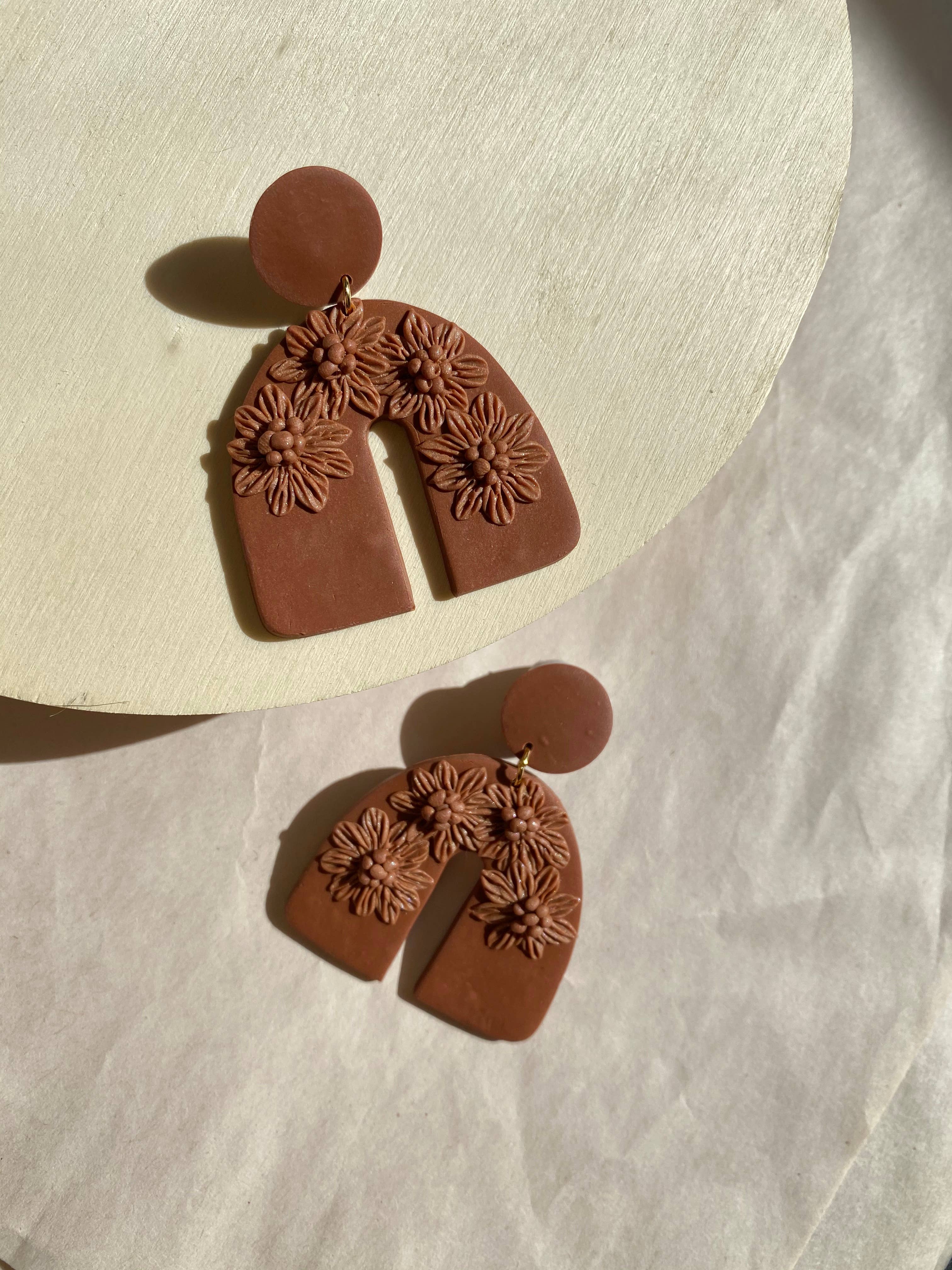 AnalyJewelry - Wholesale Dangle Earrings - Elegant Detail Floral Arch7