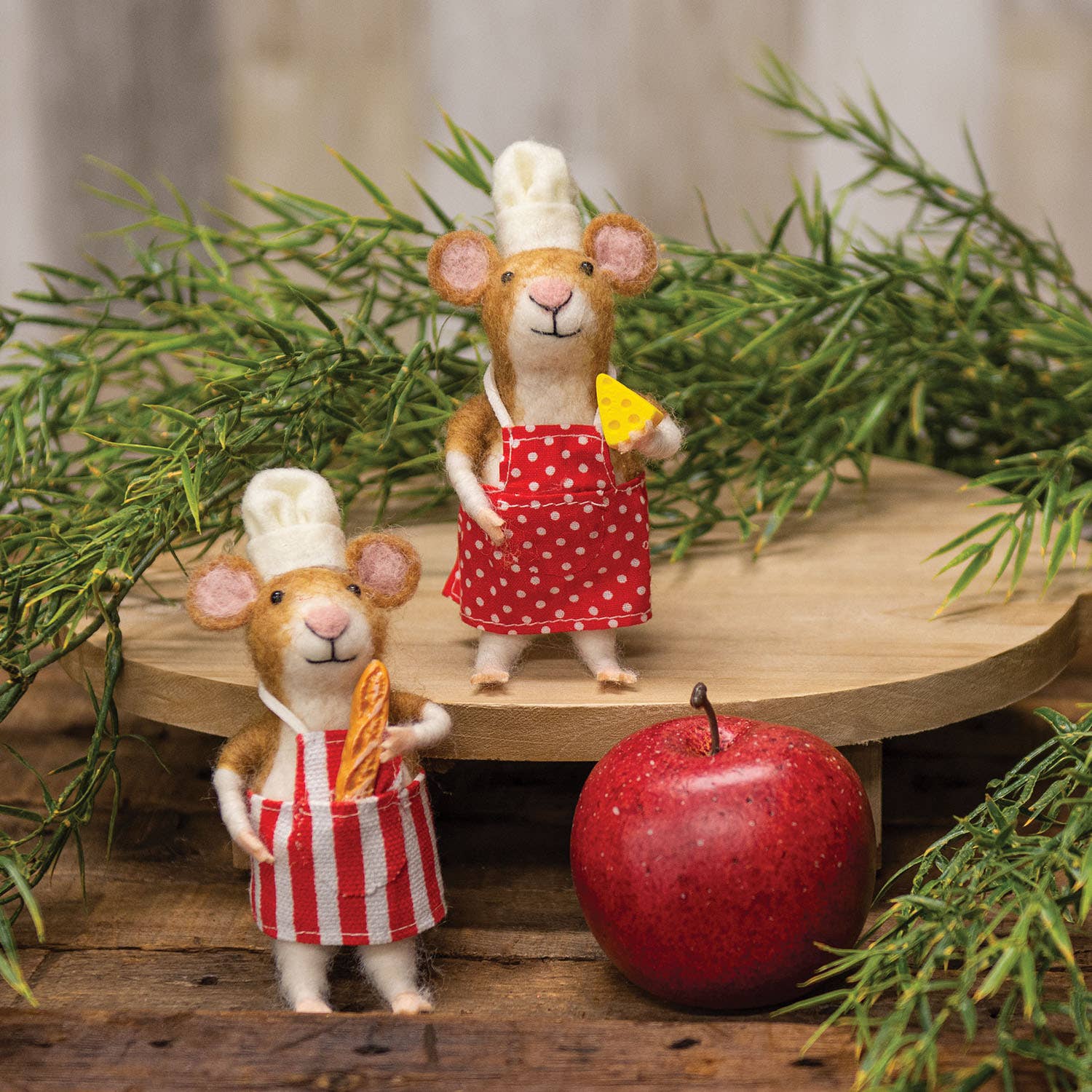 Bright Ideas – wholesale Ornament – Chef Mouse with Baguette Felted Ornament2