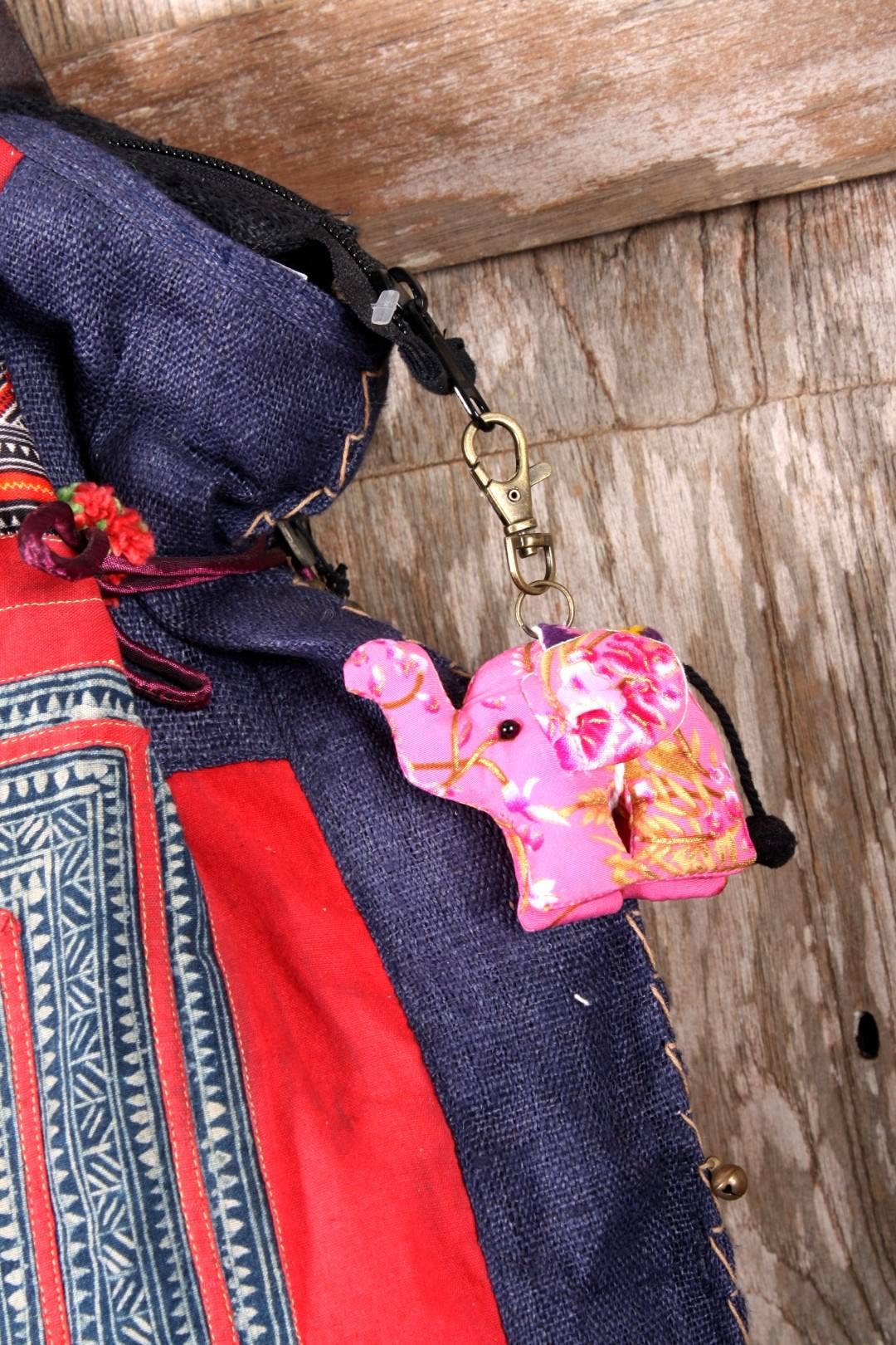 Lumily - Vente Porte-clés – femme - Porte-clés Éléphant | Fait main avec du tissu recyclé | Thaïlande3