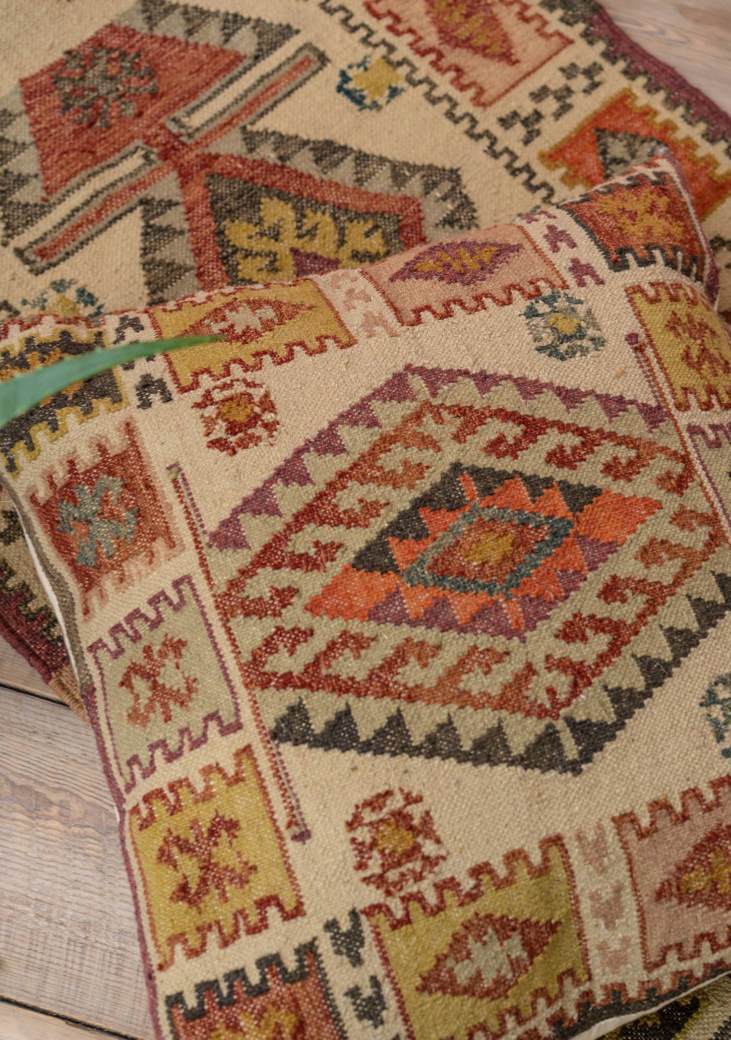 Namaste - Vendita all'ingrosso Cuscini per sedie - Fodera per cuscino extra large/fodera da pavimento Kilim Narayan, 70 x 70 cm1