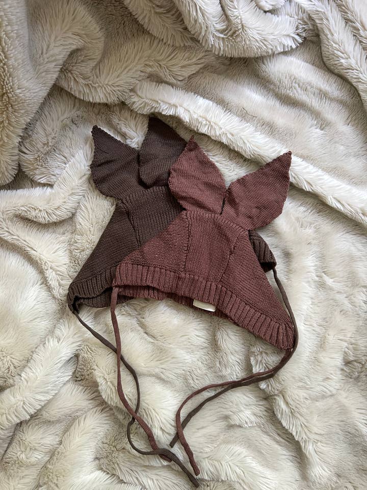 Gebreide muts voor de paashaas voor wholesale door Charlie and Bear Boutique
