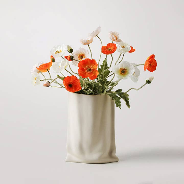 TUTU Home - Tableware & Decor - Wholesale Vaas - „Le Papier” - Keramische vaas met matwitte papieren zaklook