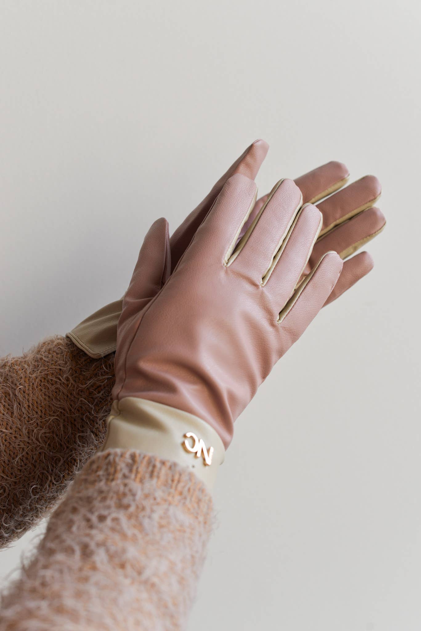 NOCO - Wholesale Gloves - Women's - Bicolor vegan leather gloves - Pack of 6 units1