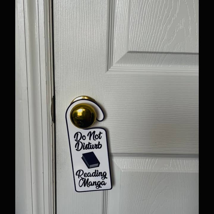 Succulent Boutique - Wholesale Door Hanger - Do Not Disturb Reading Manga Door Hanger1
