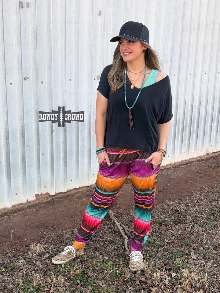 Joggeurs Sangria pour la vente par Rowdy Crowd Clothing