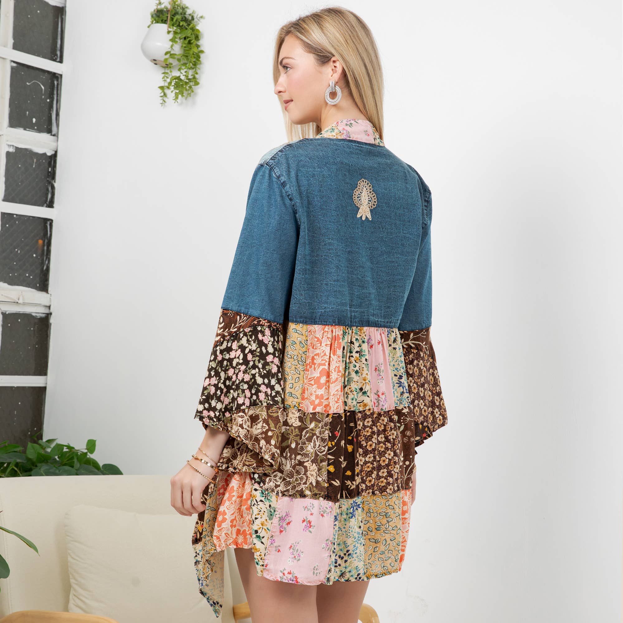 Young Threads - Wholesale Kimono - Dames - Westerse Boho Chic: Motief Geborduurde Denim Lange Shrug (NIEUW)11