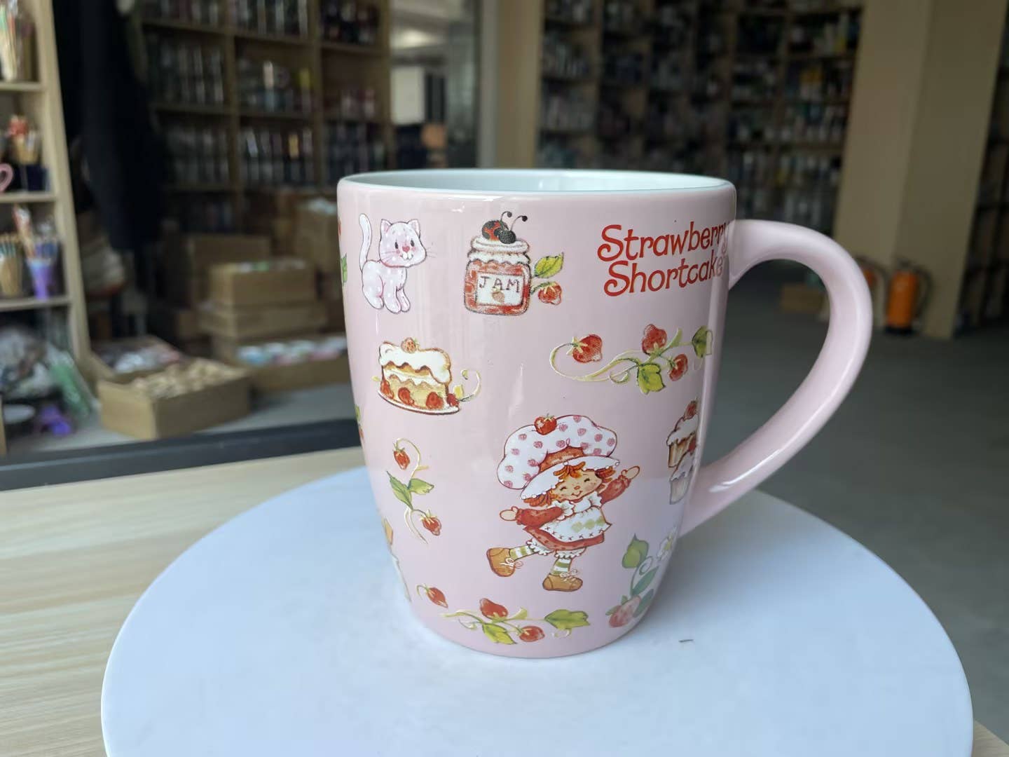 Silver Buffalo - Wholesale Coffee Mug - Strawberry Shortcake Berry Vines 25oz Curved Ceramic Mug3