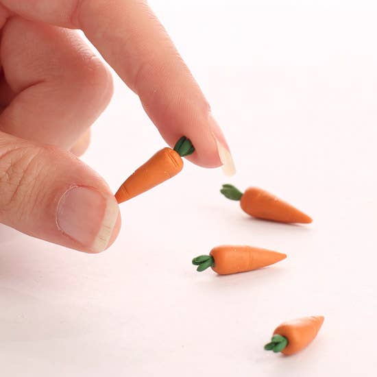 Factory Direct Craft – Engroshandel Bordpynt – 1" Miniature lerdej gulerødder (pakke med 4 gulerødder)2