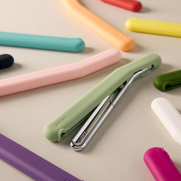 Leaf Shave - Wholesale Skin Smoothing Kit - Leaf Dermaplaner Travel Cover11