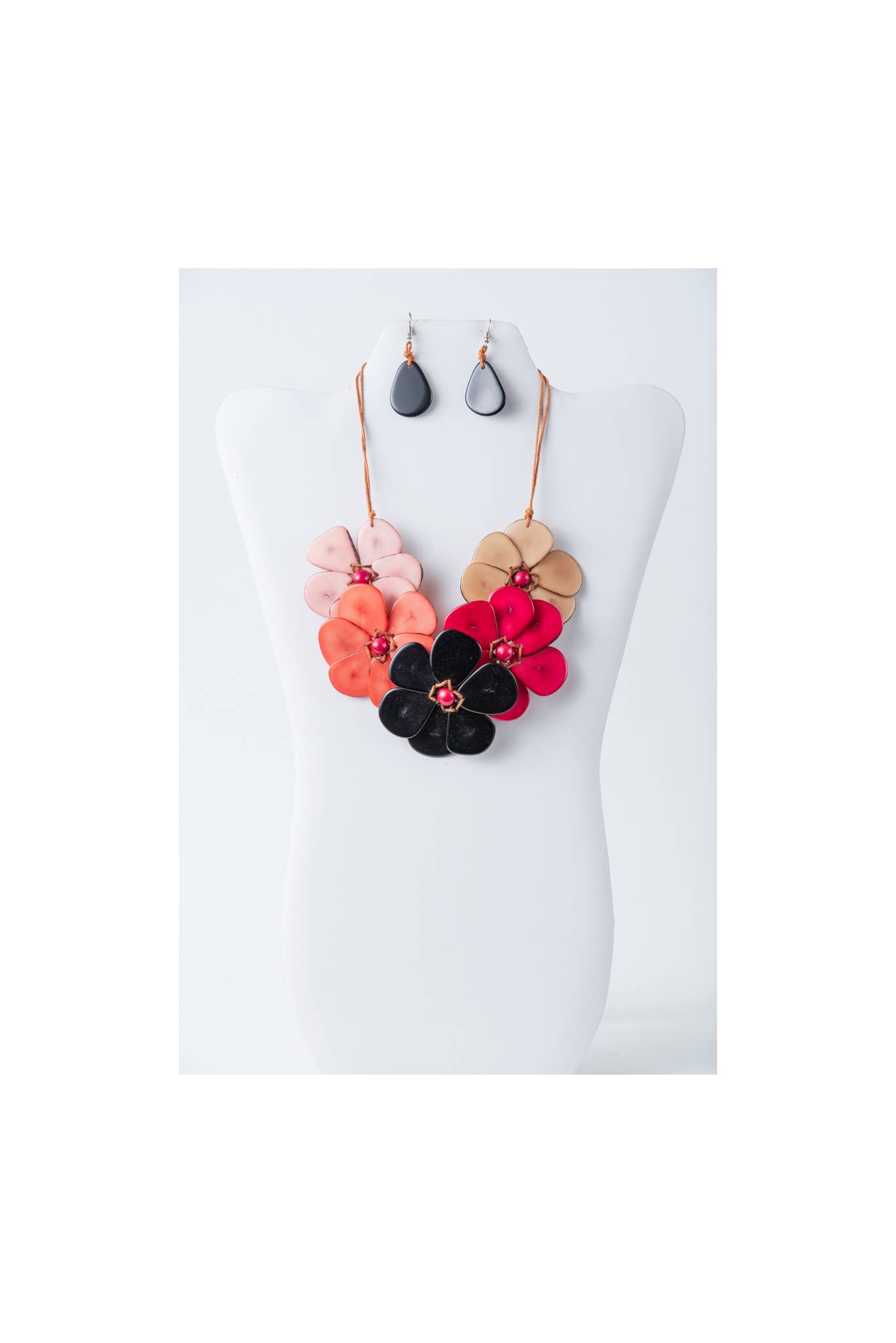 TaguArtsy - Vente Parures de bijoux - Ensemble de colliers Tagua bio Becca Flower7
