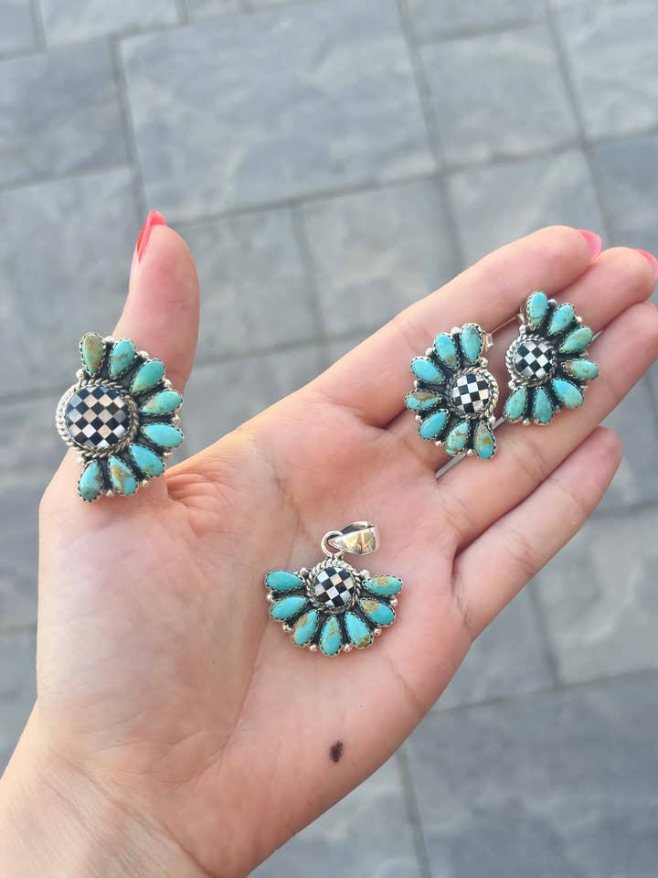 Pendentif, bague et boucles d’oreilles turquoise et à carreaux | PRÉCOMMANDE OUVERTE pour la vente par Krush Kandy