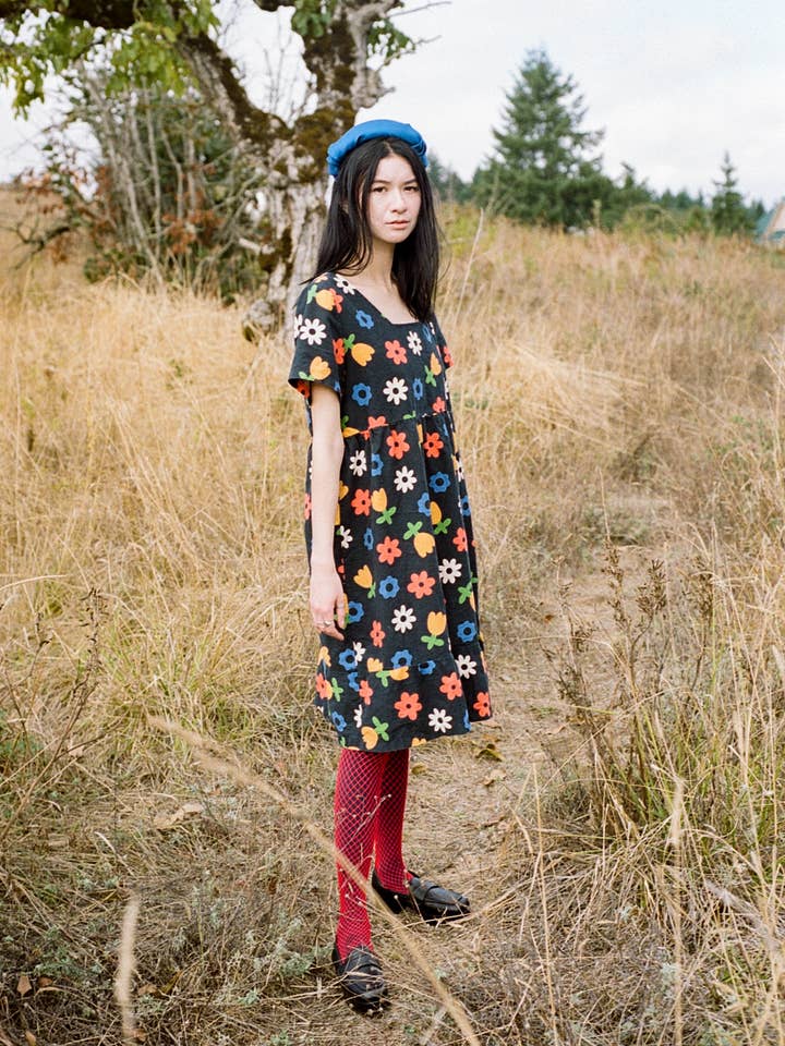 Vestido Billie em Foral - Preto por atacado de Ersa Fibers