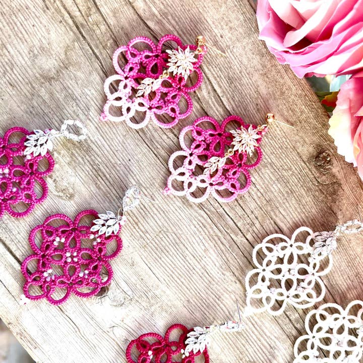 Valentins-Ohrringe aus Tatted Lace für den Großhandel von Wonderfully Fashioned