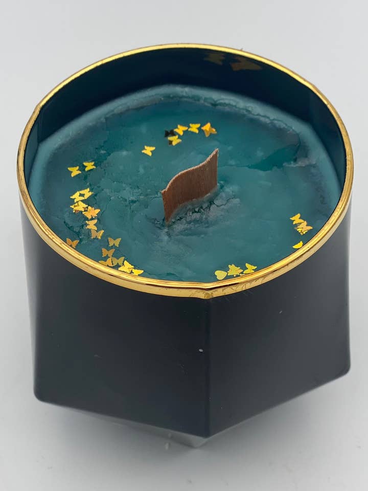 Bougie Picasso en différentes senteurs et couleurs avec de l'or rose pour la vente par Pugglewick candles