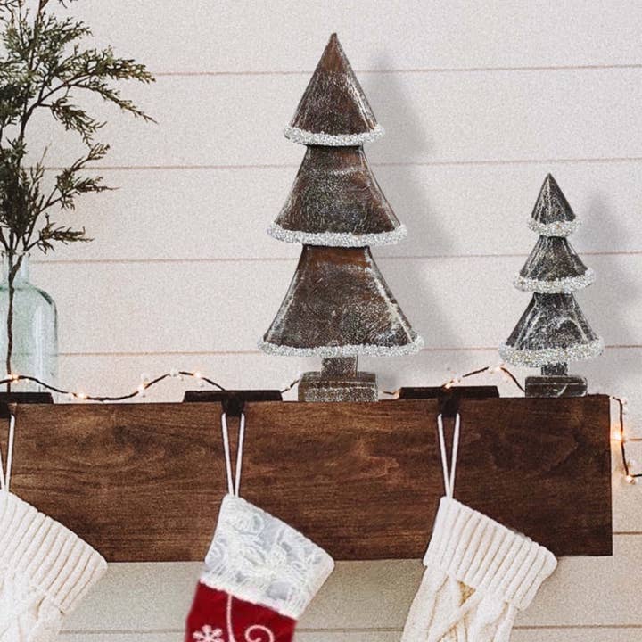 Albero di Natale in legno alpino naturale con perline bianche, set di 2 per la vendita all'ingrosso da parte di Trunkin'