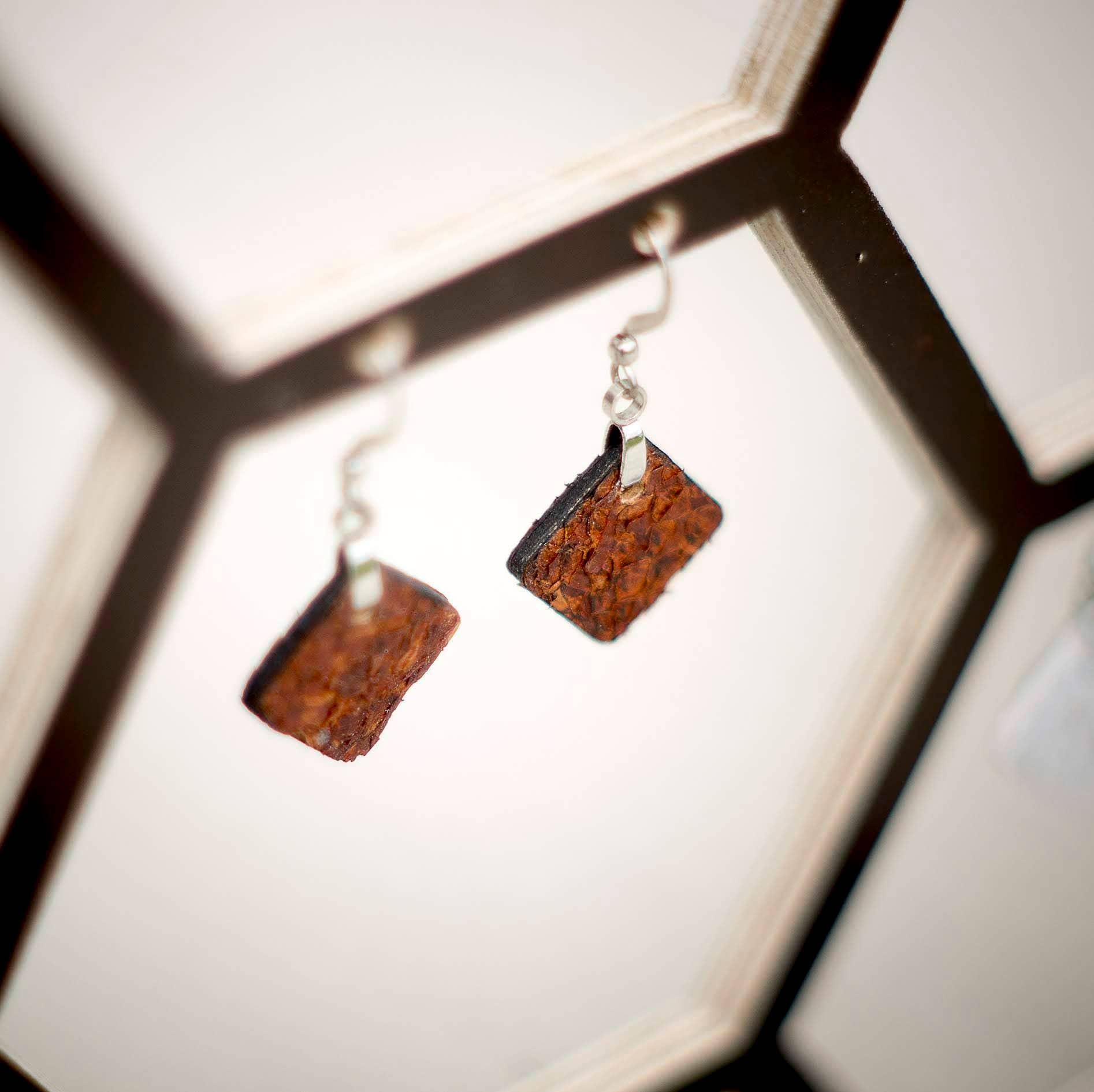 100fishcolors - Wholesale Stud/Post Earrings - Fish leather | Earrings | Exotic leather | Iceland1