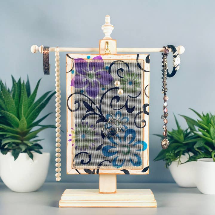 Klassisk örhängeshållare - Blommigt rullmönster för wholesale av Earring Holder Gallery