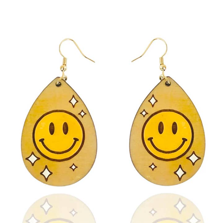 Orecchini pendenti Nothing But Smiles, dipinti a mano per la vendita all'ingrosso da parte di Hudson and Birch