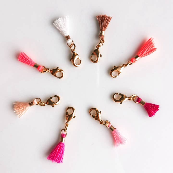 Set di ciondoli mini nappa colori caldi per la vendita all'ingrosso da parte di La Chic Fille