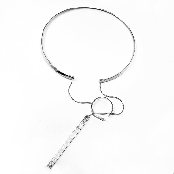 Collier Asym, bijou tendance contemporain en argent sterling pour la vente par AW | MW