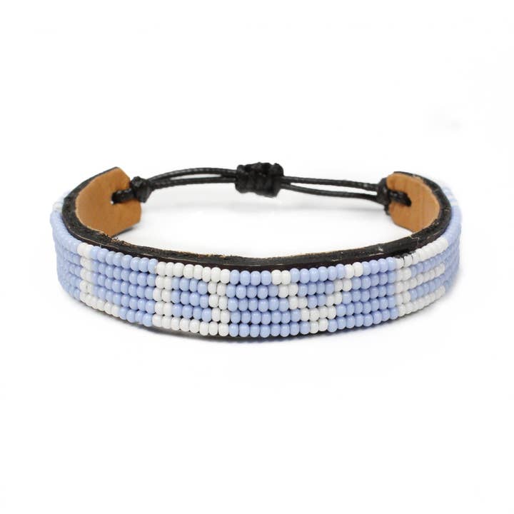 Bracelet LOVE - Bleu clair et blanc pour la vente par Love Is Project