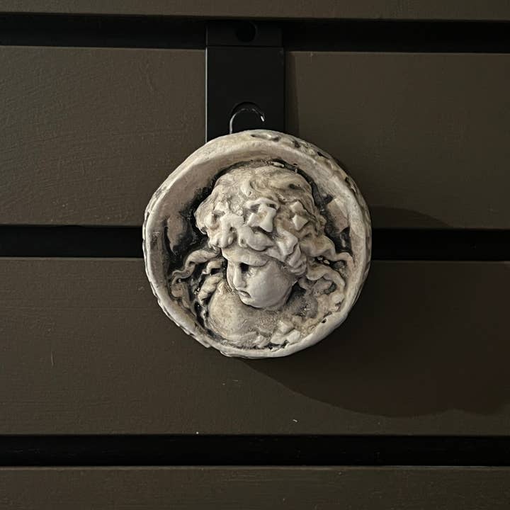 Masterpiece Studio - Wholesale Plaque - Round Cherub Medallion Wall Plaque (PL38)2